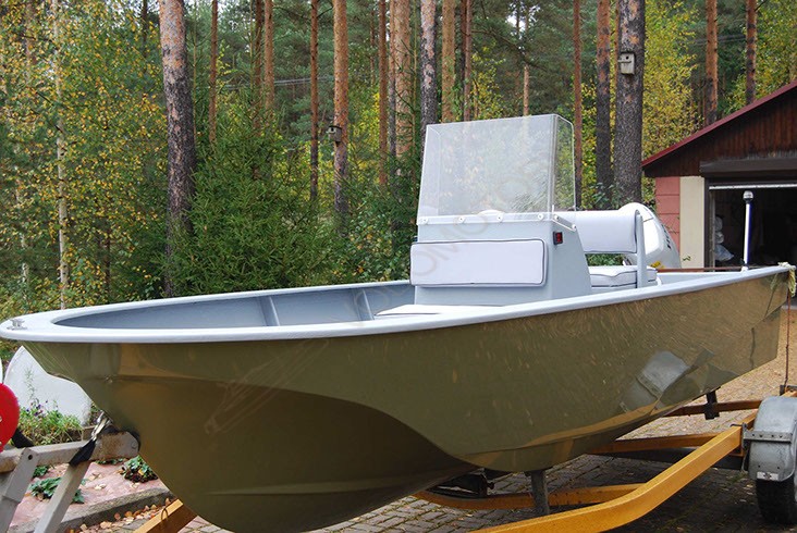 Лодка стеклопластиковая Lima L530 CC ( Central Console )